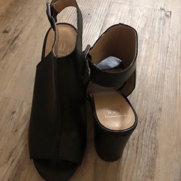 EUC Gap Peeptoe Heel - Picture 3 of 4